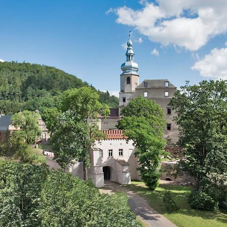 Zamek Sarny - Schloss Scharfeneck Клодзко Экстерьер фото