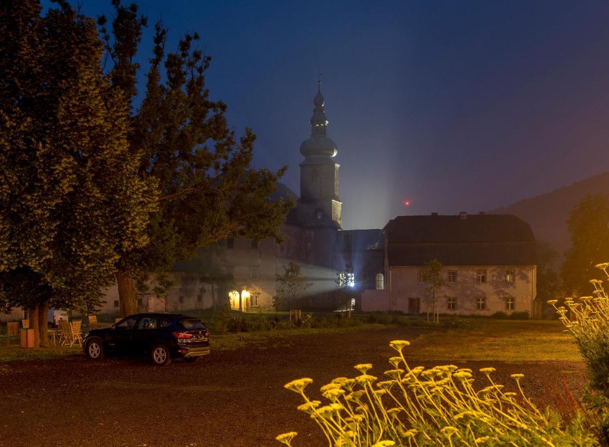 Zamek Sarny - Schloss Scharfeneck Клодзко Экстерьер фото