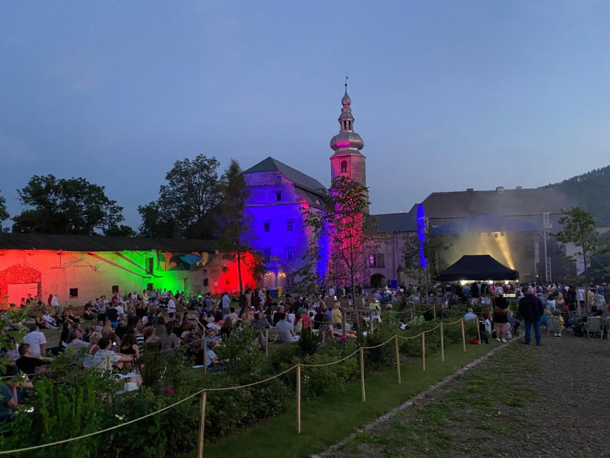 Zamek Sarny - Schloss Scharfeneck Клодзко Экстерьер фото